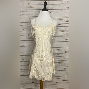 Vintage Victoria’s Secret Gold Label coquette ivory lace-trimmed chemise